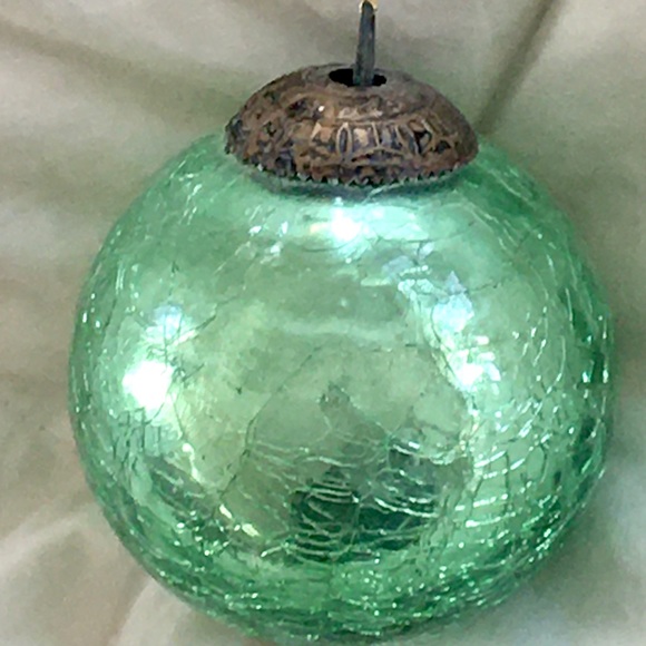 Vintage Kugel Green Crackle Glass Xmas Ornament with Embossed Brass Hang… - Picture 3 of 9